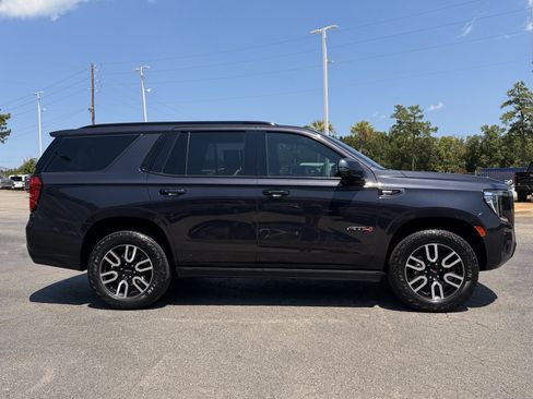 Used 2024 GMC Yukon AT4 w/ Technology Package AWD/4WD image 13