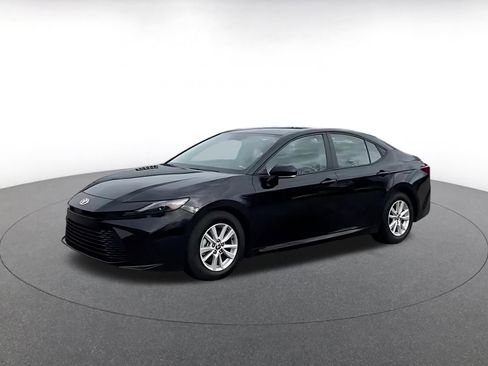 Used 2025 Toyota Camry LE image 4