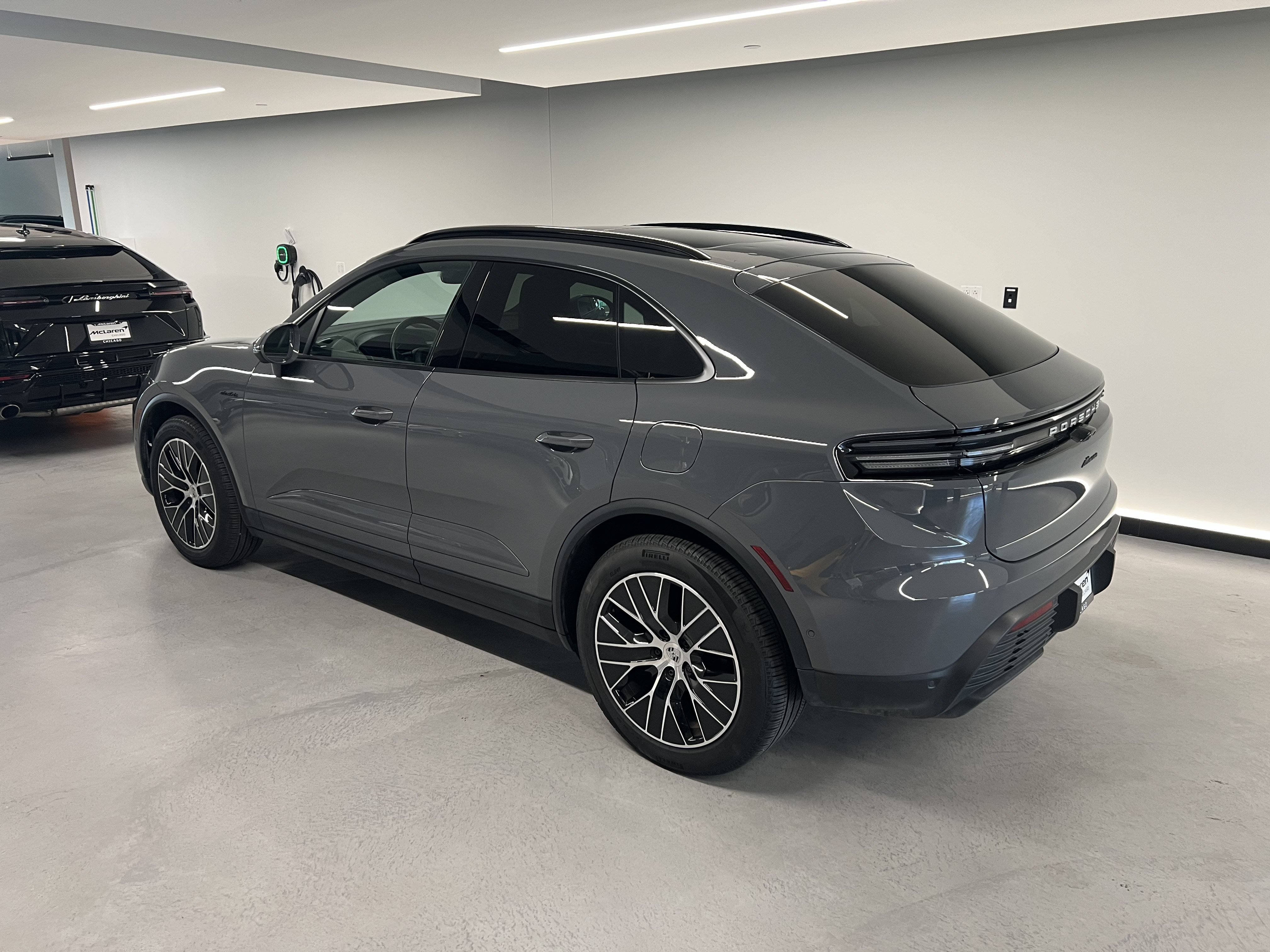 Used 2025 Porsche Macan Electric RWD image 13