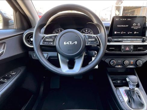 Used 2022 Kia Forte LXS image 6