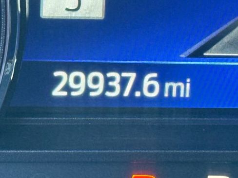 Used 2022 Ford Explorer XLT w/ Equipment Group 202A image 18