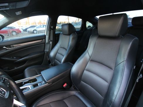 Used 2018 Honda Accord Sport image 29