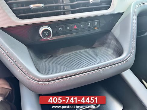 Used 2025 Ford Explorer Active w/ Active Comfort Package AWD/4WD image 11