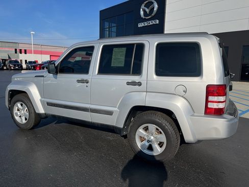 Used 2010 Jeep Liberty Sport image 3