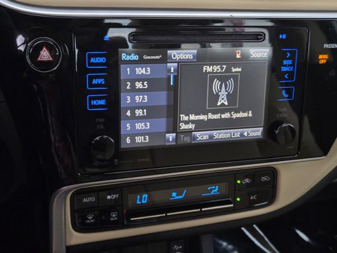Used 2017 Toyota Corolla LE w/ LE Premium Package FWD image 14