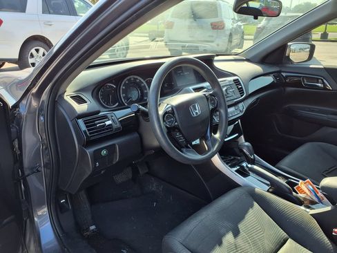 Used 2017 Honda Accord LX image 18