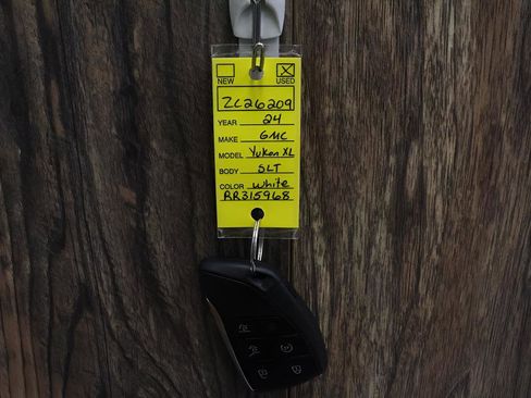 Used 2024 GMC Yukon XL SLT w/ SLT Premium Package AWD/4WD image 42