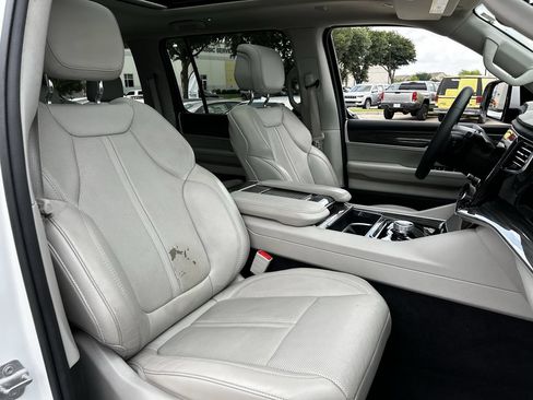 Used 2022 Jeep Wagoneer Series II w/ Premium Group I RWD image 31