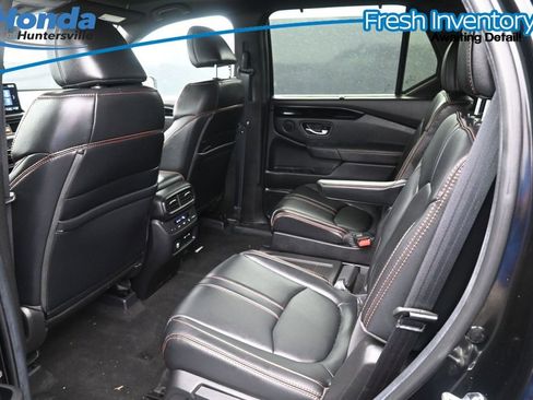 Used 2025 Honda Pilot TrailSport image 12