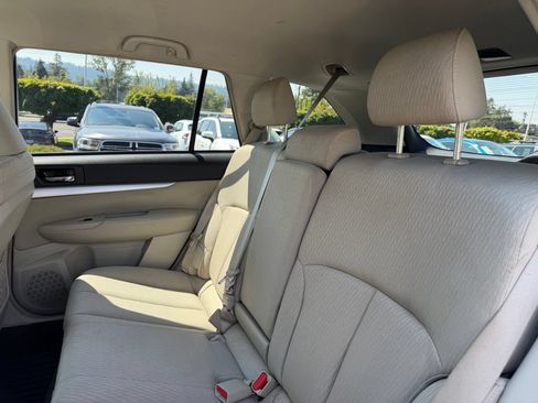 Used 2011 Subaru Outback 2.5i Premium AWD/4WD image 29