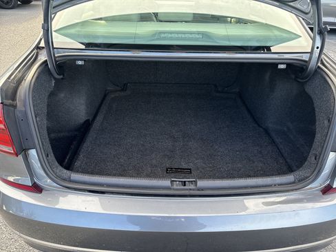 Used 2016 Volkswagen Passat 1.8T SE w/ Lighting Package (P06) image 12