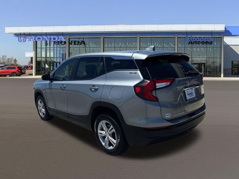 Used 2024 GMC Terrain SLE AWD/4WD image 3