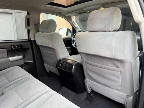 Used 2019 Toyota Sequoia SR5 AWD/4WD image 18