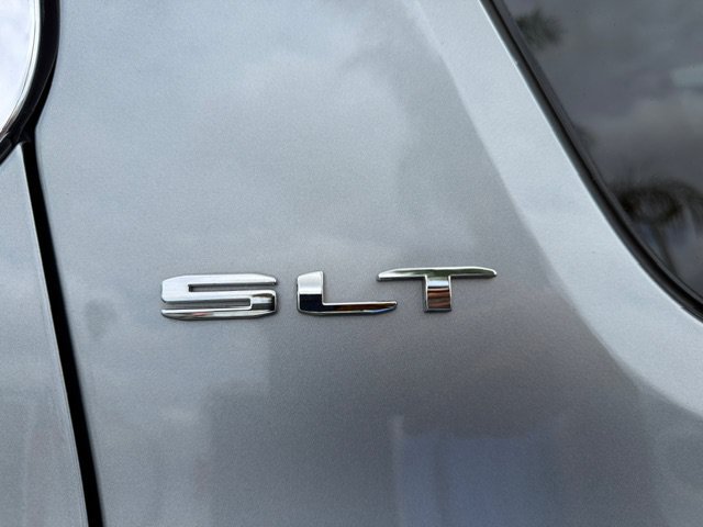 Used 2023 GMC Acadia SLT AWD/4WD image 46