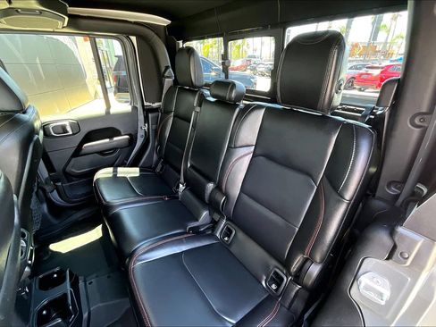 Used 2021 Jeep Gladiator Rubicon AWD/4WD image 26