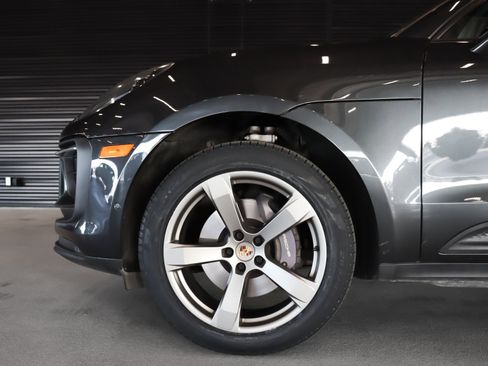 Certified 2022 Porsche Macan image 12