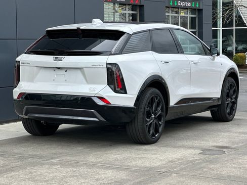 Used 2025 Cadillac Optiq Sport 1 w/ LPO, ONYX Package image 3