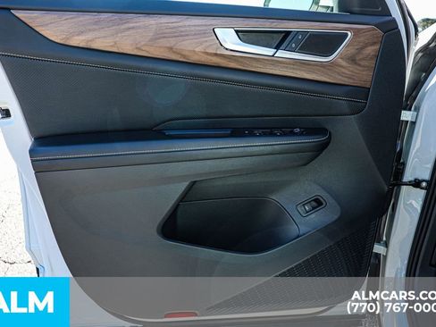 Used 2025 Volkswagen Atlas SE image 48