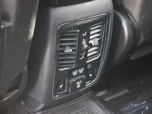 Used 2018 Jeep Grand Cherokee Limited image 25