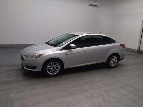 Used 2016 Ford Focus SE image 2