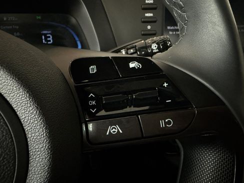 Used 2025 Hyundai Elantra Sport FWD image 31