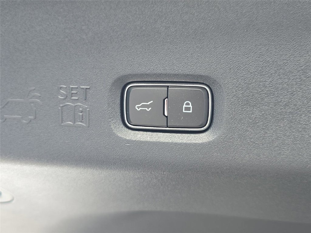 New 2026 Lincoln Navigator Premiere AWD/4WD image 10