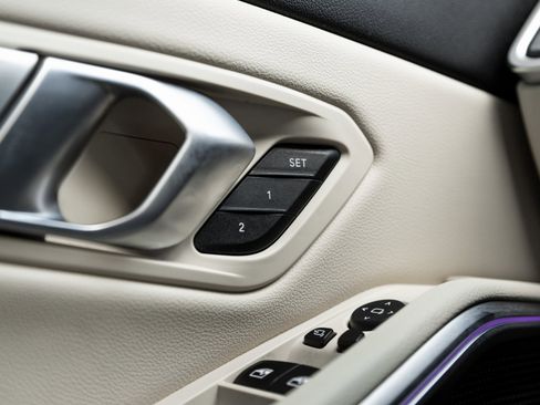 Used 2022 BMW 330i Sedan w/ Premium Package image 18