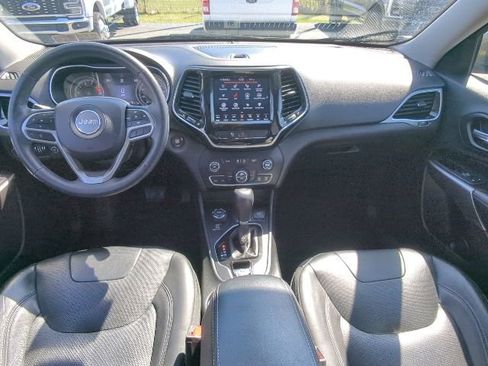 Used 2019 Jeep Cherokee Limited image 16