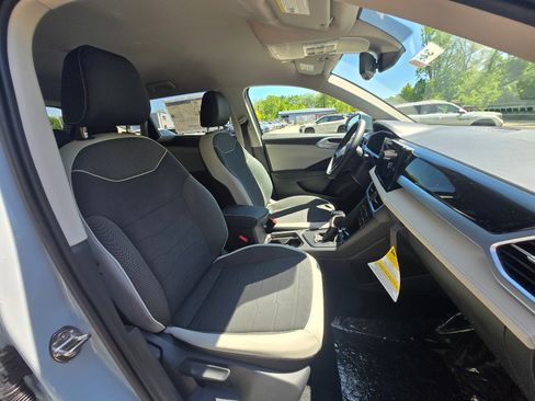 New 2026 Volkswagen Taos SE FWD image 10