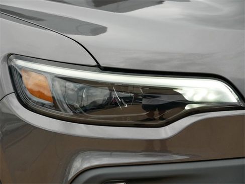 Used 2022 Jeep Cherokee Trailhawk image 10