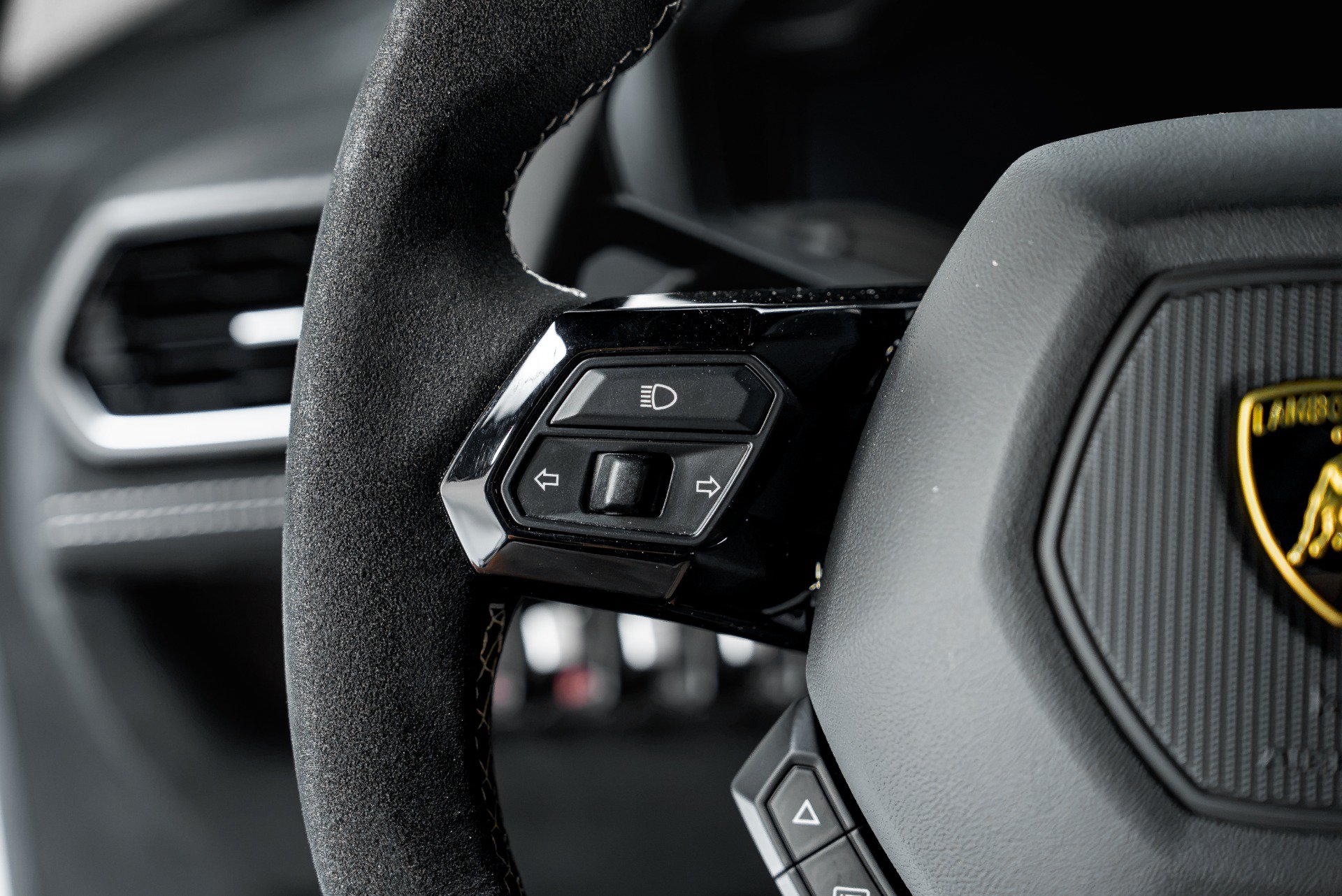 Used 2022 Lamborghini Huracan STO RWD image 48