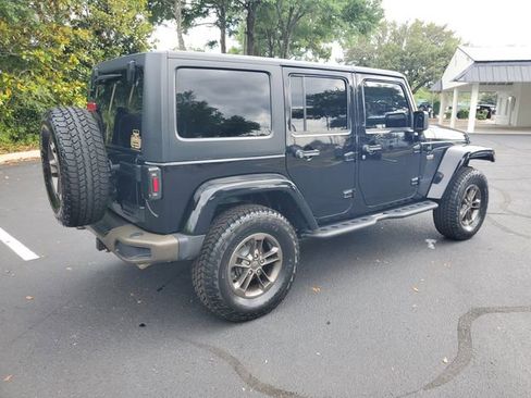 Used 2017 Jeep Wrangler Unlimited Sahara AWD/4WD image 4