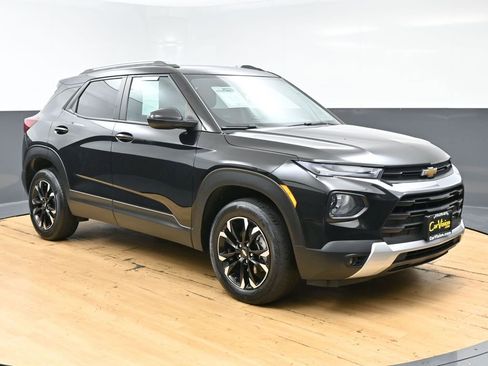 Used 2022 Chevrolet TrailBlazer LT w/ Convenience Package image 3