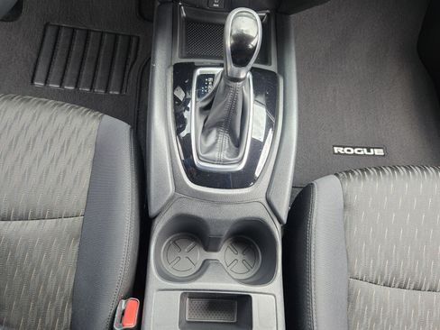 Used 2017 Nissan Rogue S FWD image 16