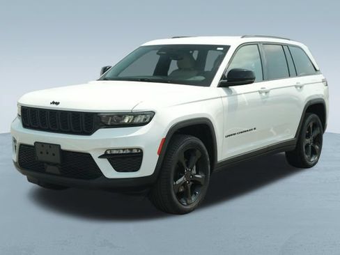 Used 2023 Jeep Grand Cherokee Limited w/ Black Appearance Package RWD image 3