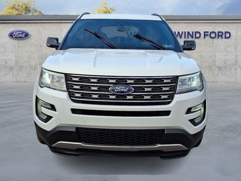 Used 2017 Ford Explorer XLT w/ Equipment Group 202A AWD/4WD image 2