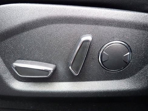 Used 2018 Ford Edge Titanium image 23