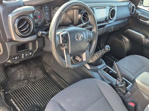 Used 2019 Toyota Tacoma TRD Off-Road w/ Technology Package AWD/4WD image 2