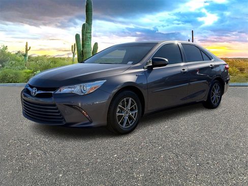 Used 2015 Toyota Camry LE image 7