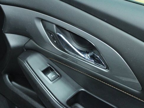 Used 2020 Chevrolet Traverse LT image 11