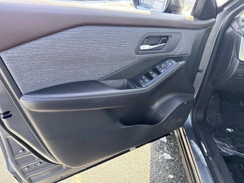 Used 2023 Nissan Rogue SV image 18