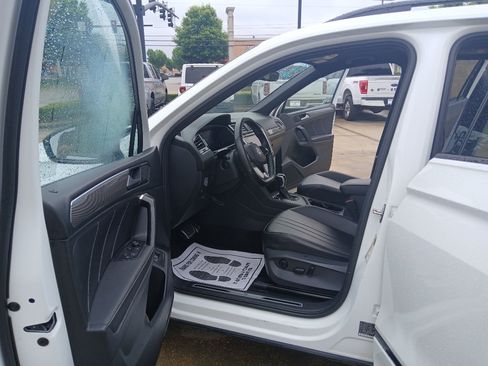 Used 2024 Volkswagen Tiguan SE R-Line FWD image 9