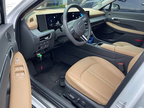 Used 2025 Hyundai Sonata Limited FWD image 5