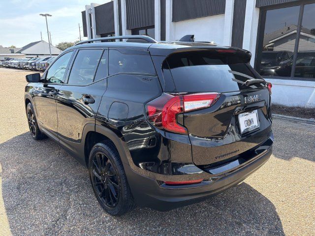 Used 2023 GMC Terrain SLT w/ Elevation Edition FWD image 9