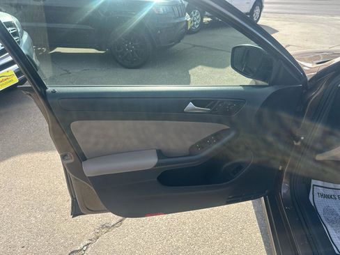 Used 2014 Volkswagen Jetta S image 9