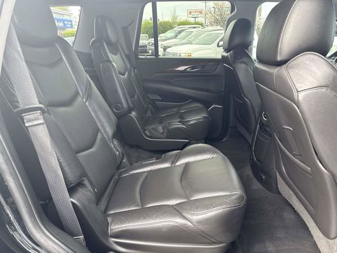 Used 2019 Cadillac Escalade Premium Luxury w/ Escalade Sport Edition AWD/4WD image 25