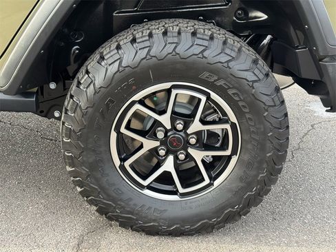 Used 2025 Jeep Wrangler Unlimited Rubicon image 9