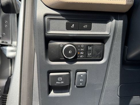 Used 2024 Ford Expedition Limited image 31