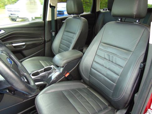 Used 2015 Ford Escape Titanium w/ Equipment Group 301A AWD/4WD image 8