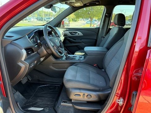 Used 2023 Chevrolet Traverse LT image 11